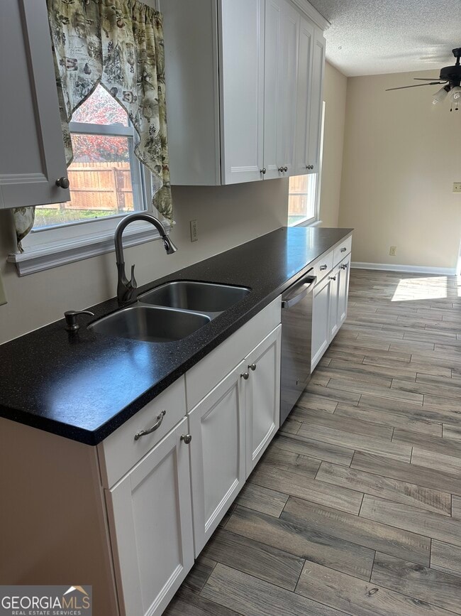 Building Photo - 205 Woodlawn Dr