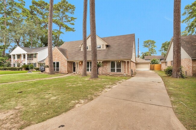 Building Photo - 1122 Rhine Ln