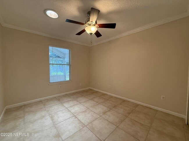 Building Photo - 12196 Lake Fern Dr