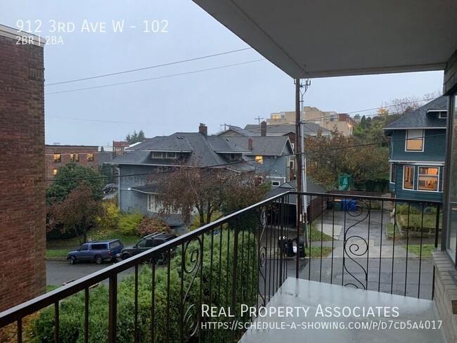 Building Photo - 912 3rd Ave W