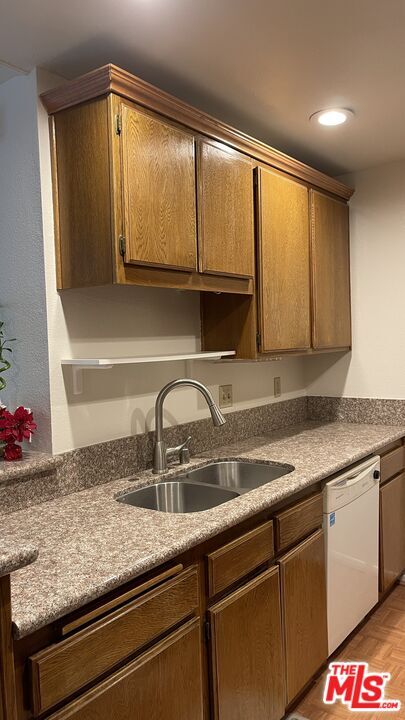 Building Photo - 4260 Vía Arbolada