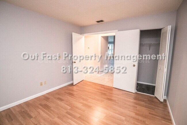 Building Photo - 2764 Kavalier Dr