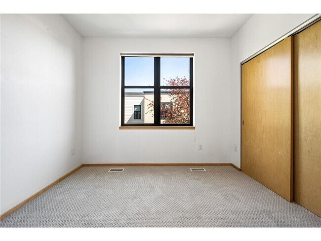 Building Photo - 2818 Aldrich Ave S