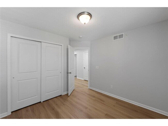 Building Photo - 8085 Central Park Way