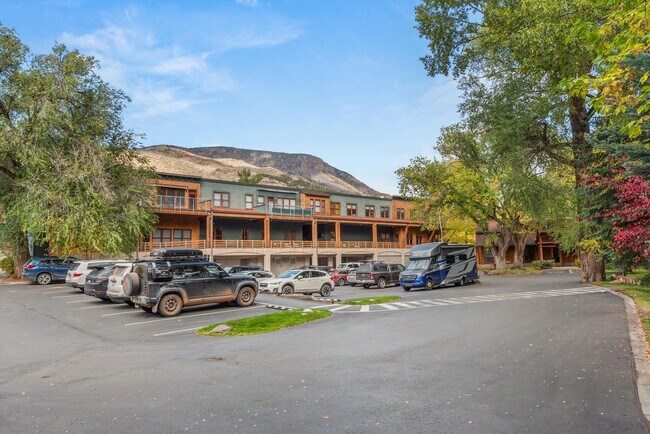 Building Photo - 227 Midland Ave