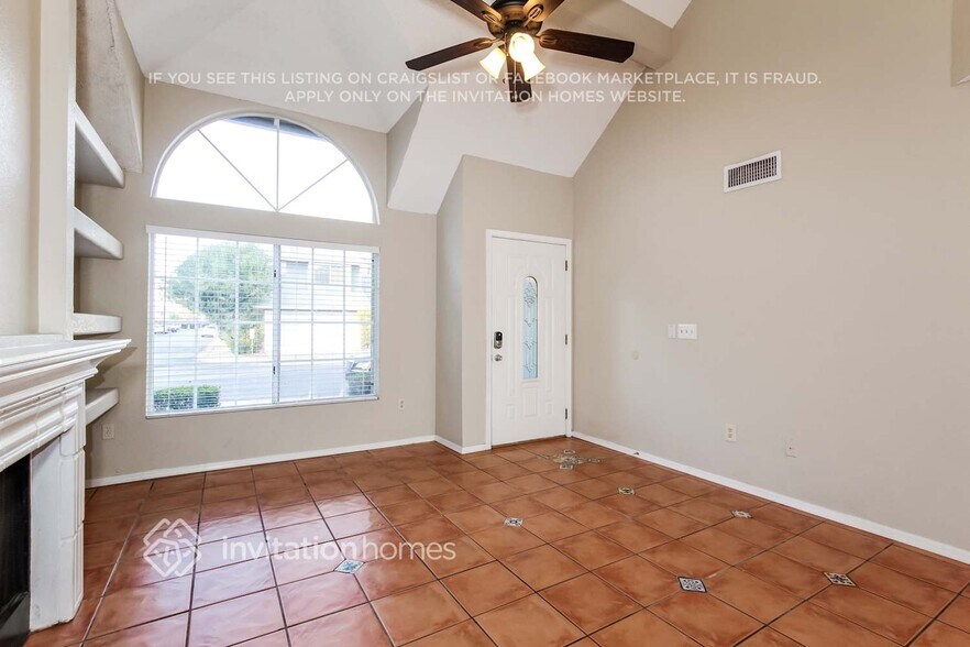 Building Photo - 429 W Renee Dr