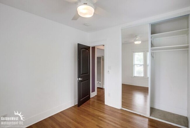 Building Photo - Charming 3Bdm 2Ba Home Located in the Norm...