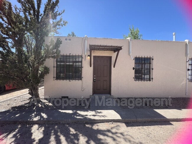 Building Photo - 525 Cedar St SE