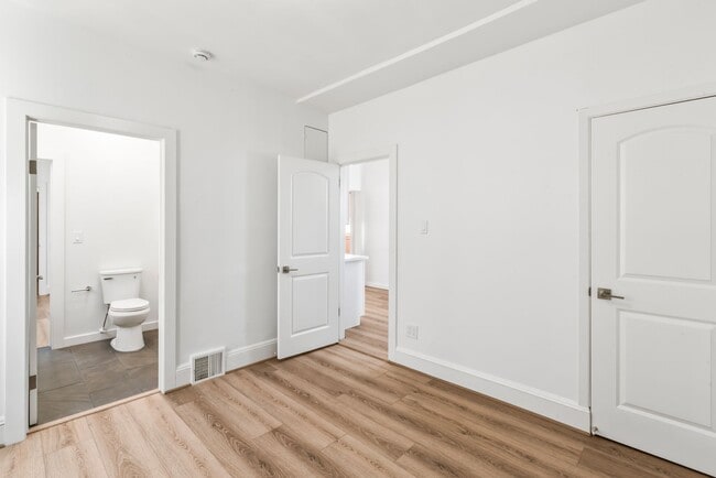 Building Photo - Remodeled 4Bd/2.5Ba Single-Family Home in ...
