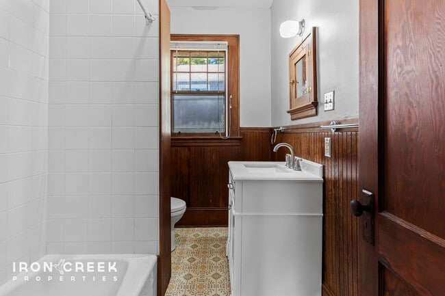 Building Photo - Charming Craftsman Home with Modern Conven...