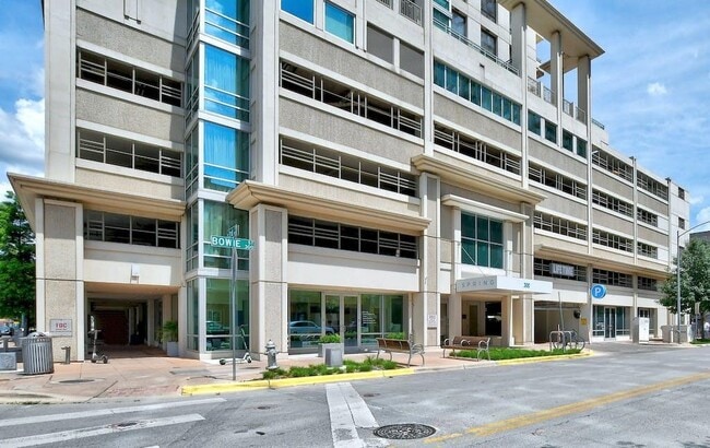 Building Photo - 300 Bowie St