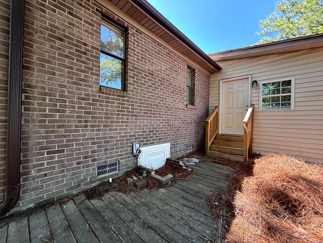 Building Photo - 575 Countrytown Dr