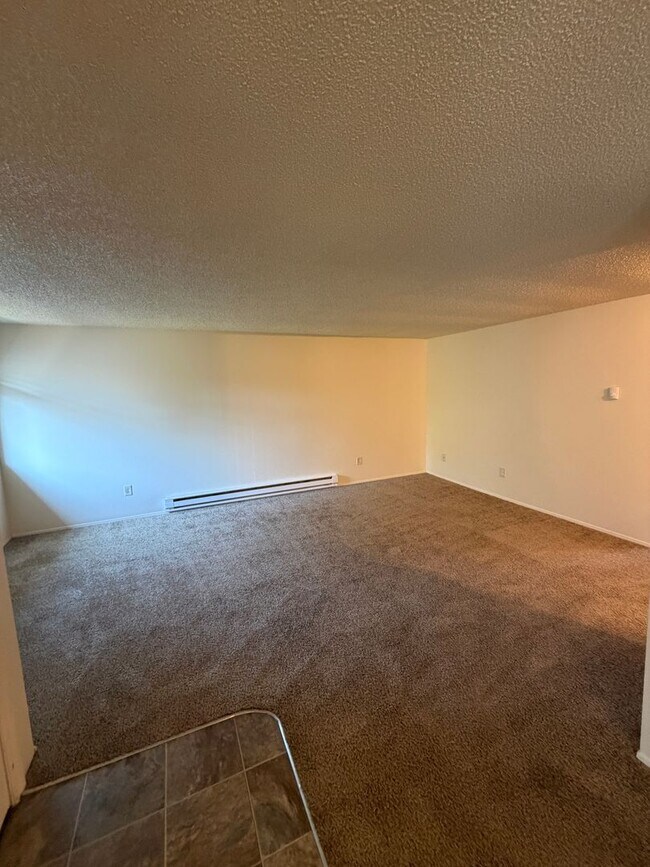 Building Photo - (858) Fox Fire - 2 Bedroom / 1 Bathroom