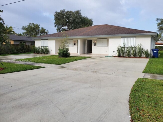 Building Photo - 10372 NW 10th Ave