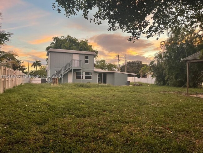 Building Photo - 3921 SW 31st Dr
