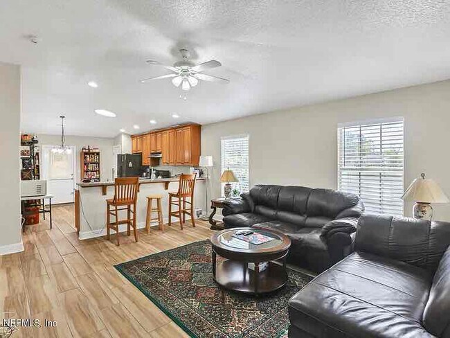 Building Photo - 2039 Navaho Ave
