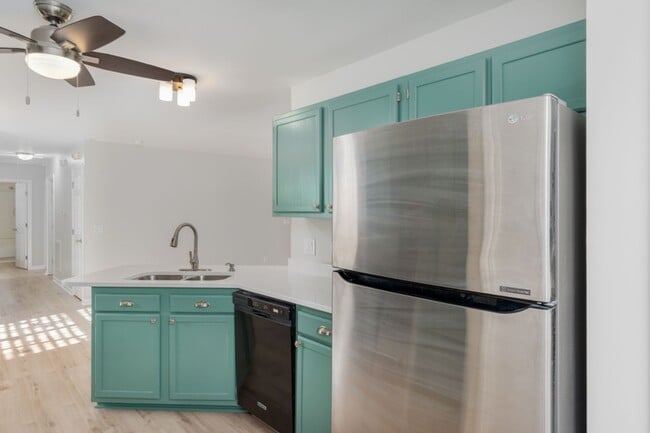 Building Photo - Delightful 3-bedroom, 2-bathroom home loca...