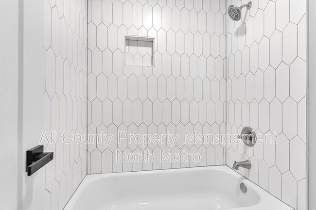 Building Photo - 1006 Canyon Point Cir