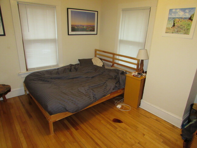 Bedroom - 932 Drake St