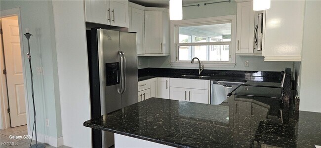 Building Photo - 1626 Grace Ave