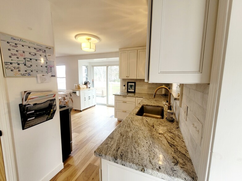 entrance to kitchen - 1100 Orchard Park Rd