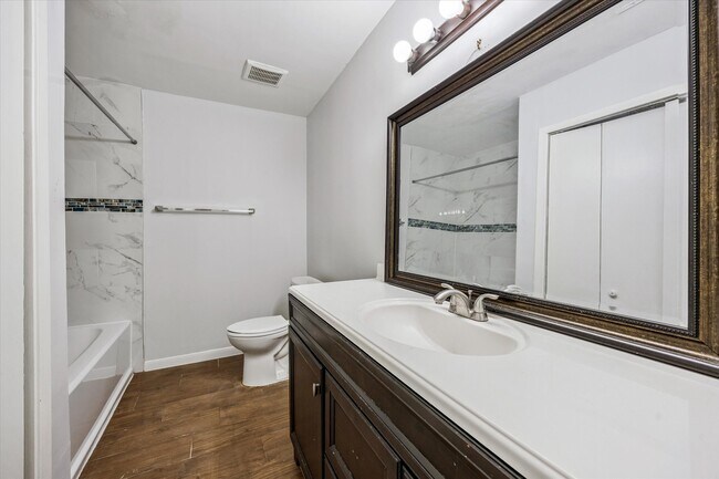 Building Photo - 3607 Blue Bonnet Blvd