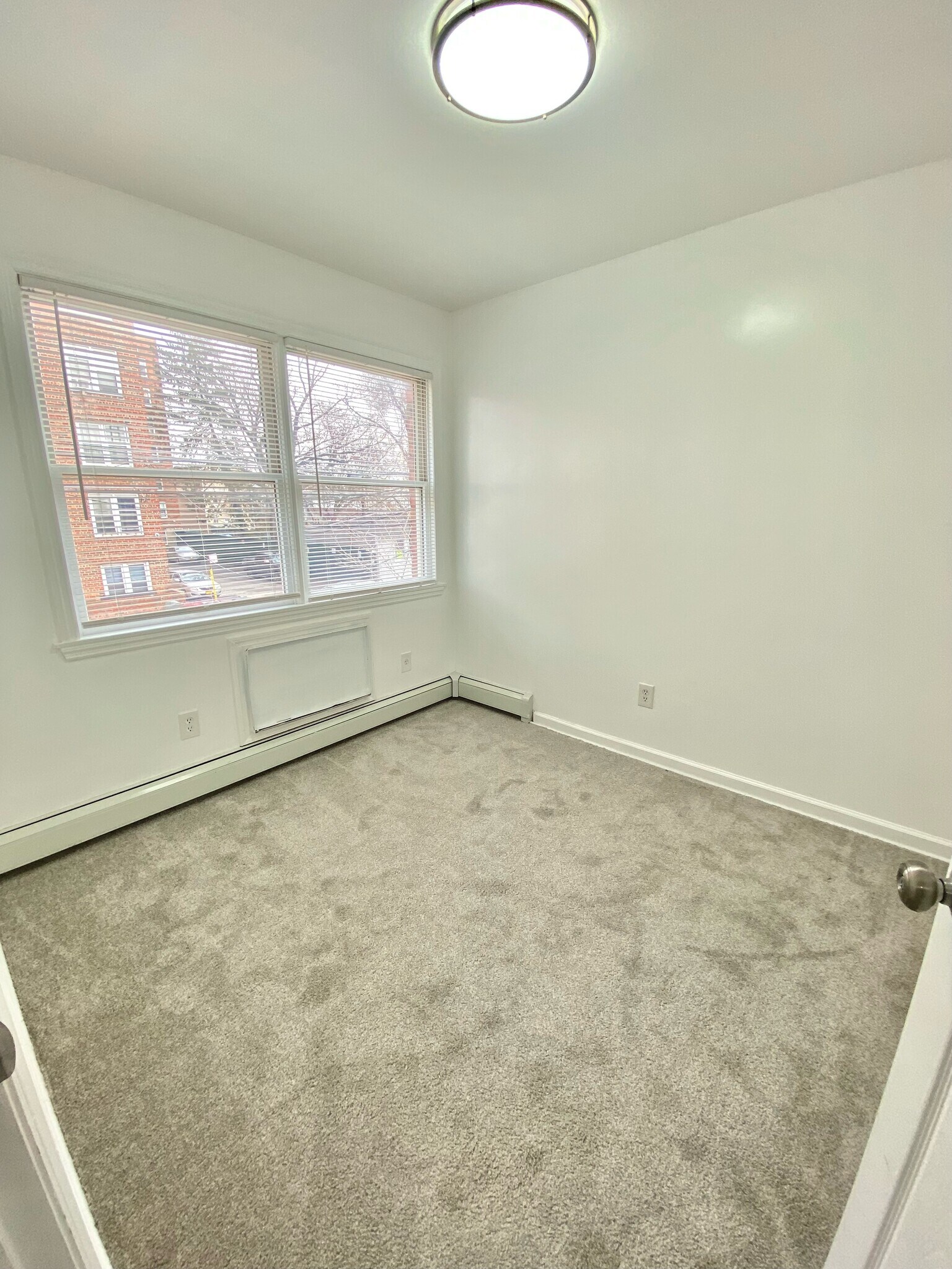 Office space - 8492 127th St