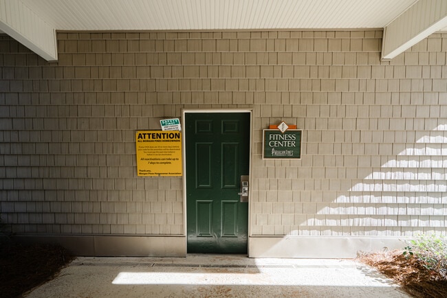 Building Photo - 600 Trellis Square