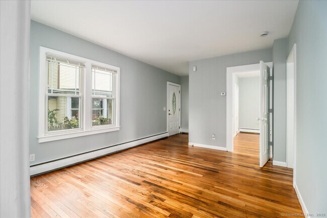 Building Photo - 9 Nicholas Square