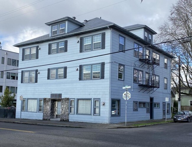 Building Photo - 4435 SE Belmont #2