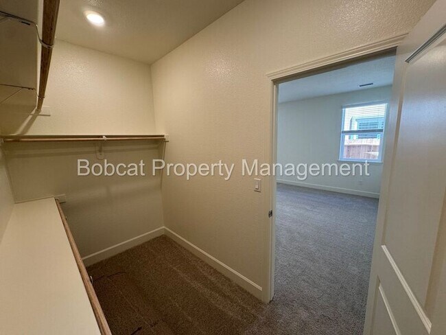 Building Photo - 837 Bravestone Ave