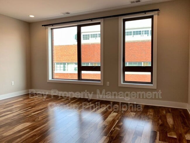 Building Photo - 842 N American St