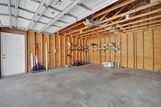 Building Photo - 6827 S Trask St