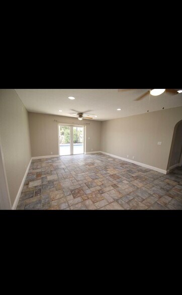 Building Photo - 1402 Cormorant Rd