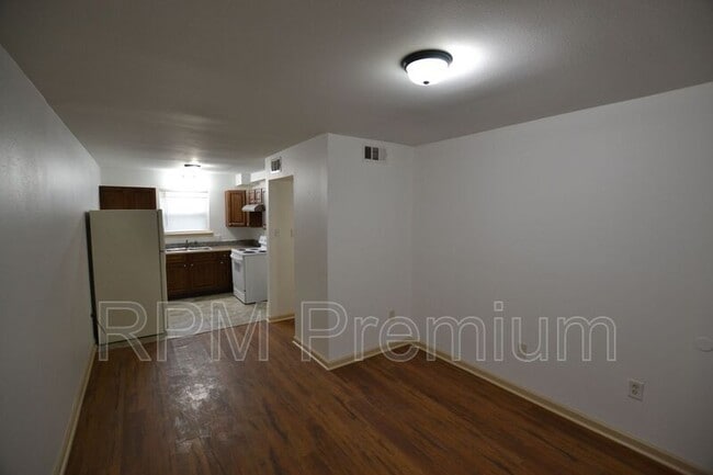 Building Photo - 947-957 Grebe St