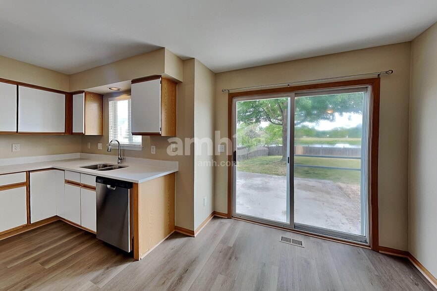 Building Photo - 14233 S Hillsdale Ct