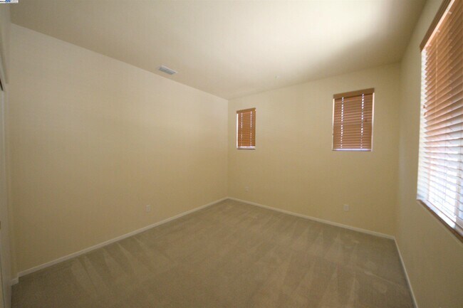 Building Photo - 549 Chaparral Loop