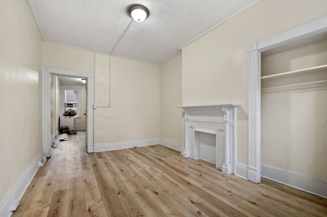 Building Photo - Newly Renovated 2 Bedroom Unit + Bonus Room In The South Side.  Available Immediately.