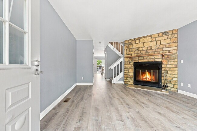 Building Photo - $2,470.95, 2 Bed, 2.5 bath Townhome in Centennial with in unit Laundry!