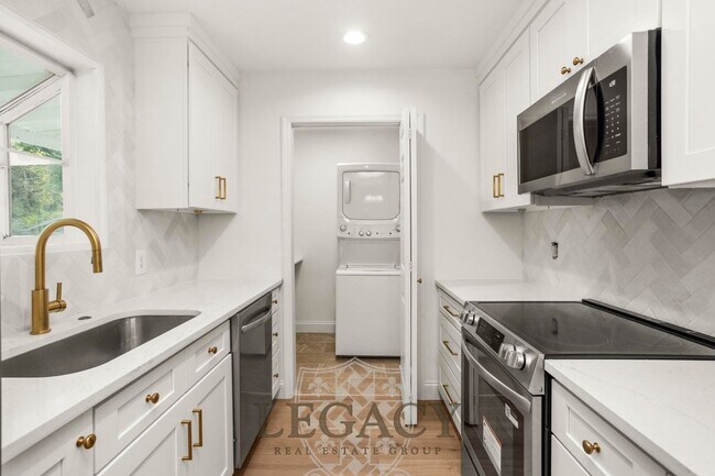 Building Photo - 100 Sadler Ct