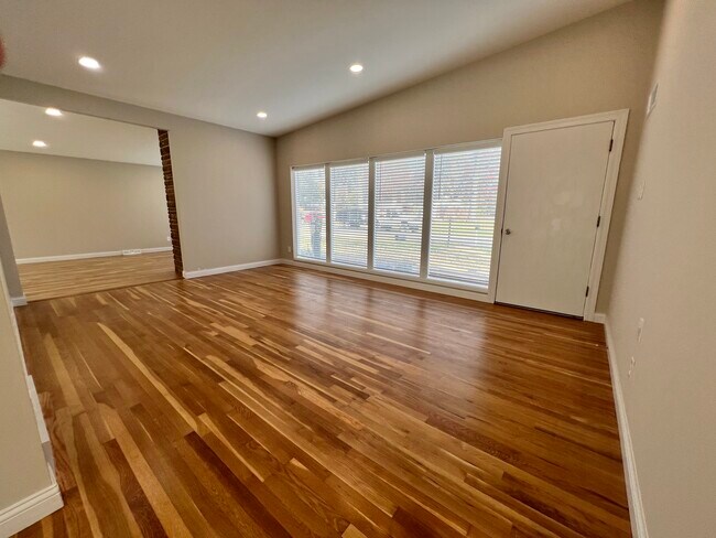 Building Photo - 417 Wenneker Dr