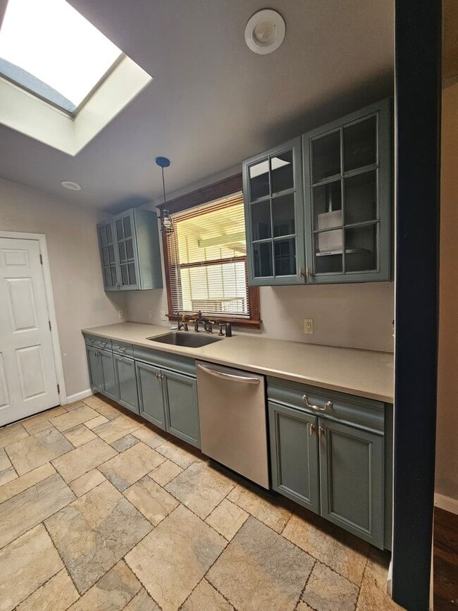 Building Photo - 352 Bonito Ave