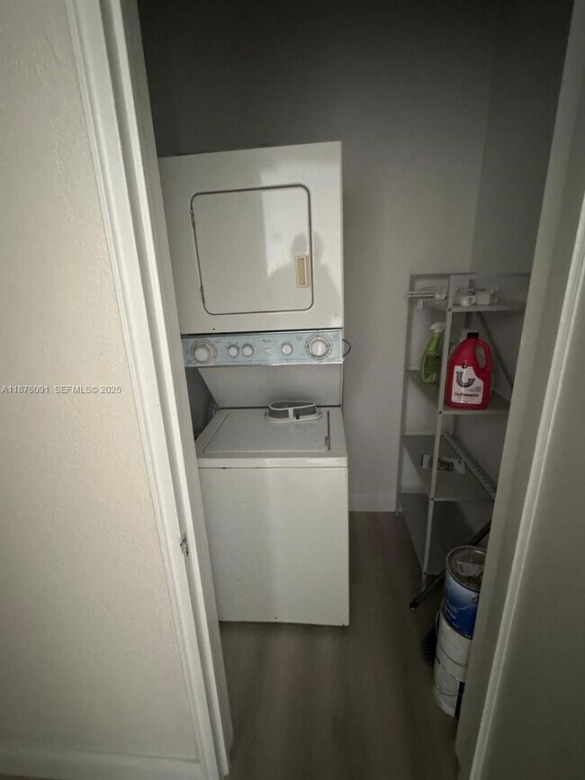 Building Photo - 320 80th St