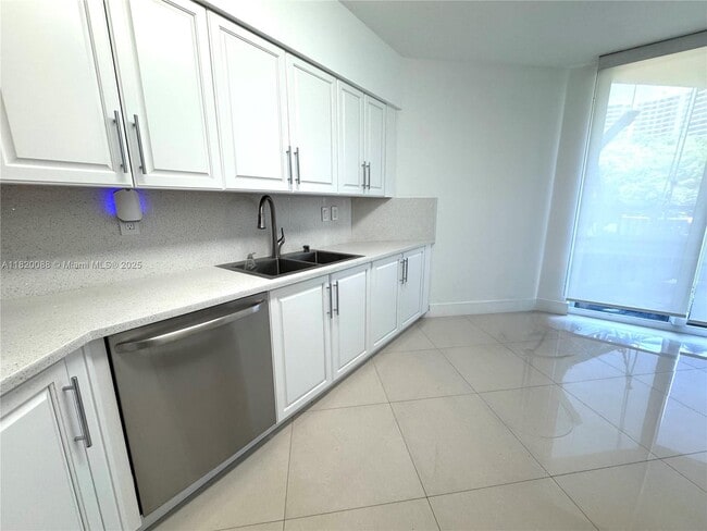 Building Photo - 3370 Hidden Bay Dr