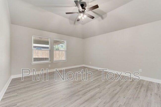 Building Photo - 8201 Scott Ln