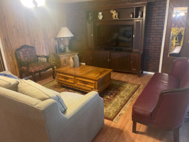 Building Photo - 2009 FL-81