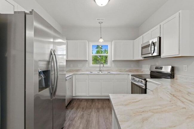 Building Photo - Townhouse For Rent in Holly Ridge