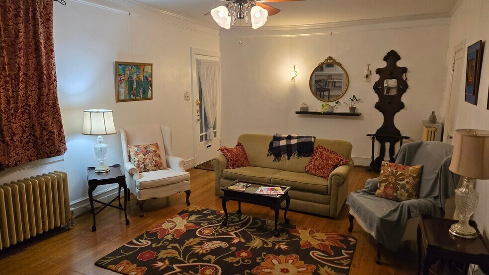 Living Rm - 4224 Chamberlayne Ave