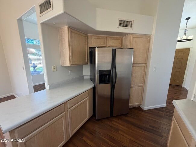 Building Photo - 998 E Mission Dr