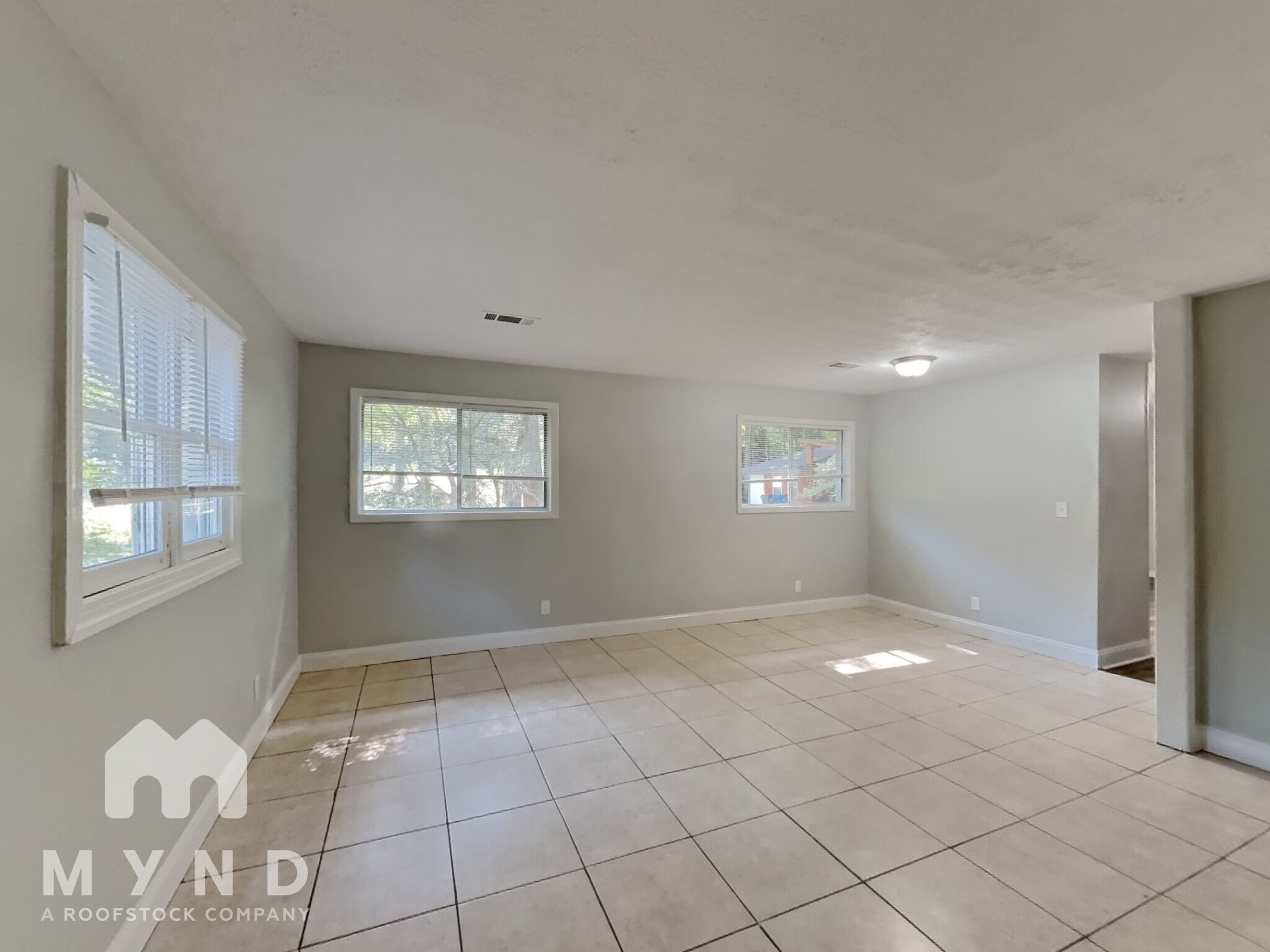 Building Photo - 2585 Westchester Dr